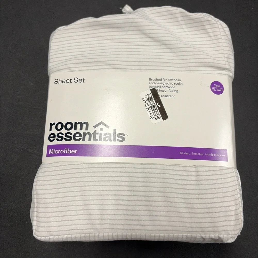 Room Essentials Twin Or XL Twin Size Bed Sheet Set, White With Gray Pinstripes